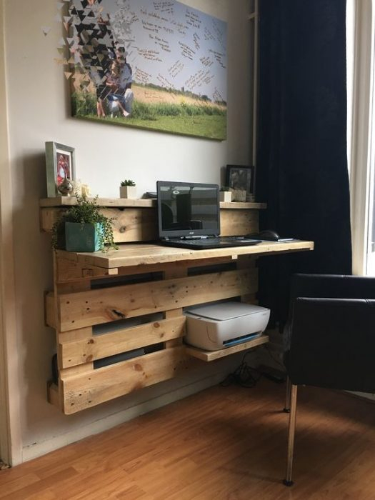 Computer Desk Idea Using Wood Pallet